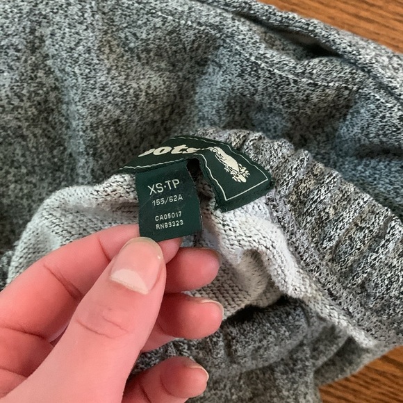 Very slightly used woman’s xs grey roots pants - Picture 4 of 4